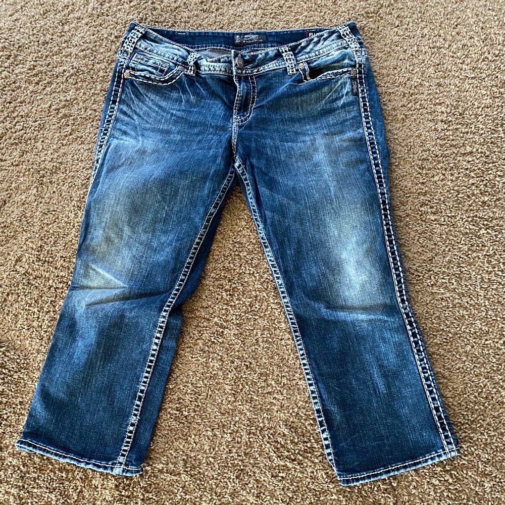 Like new silver Suki Cropped W 36 L 22 1/2 (16)
